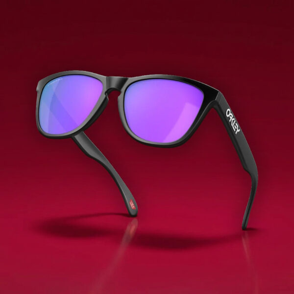 WIN a pair of Oakley Frogskins Golf Sunglasses!